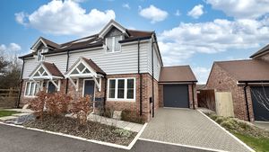 Front External/Driveway/Garage- click for photo gallery